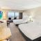Beachy 5th Floor Oceanfront Room