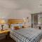 Stonegate Lodge Pool Fire Pits King BedFast WiFi 50in TV Room #209