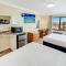 Beach Bound 3rd Floor Resort View Lodge Room