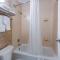 Quality Inn Fredericksburg-Central Park Area - King Room