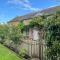 Luxury homely open-plan Barn with log burner & games room