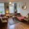 Studio - Sleeps 2 - Pets - Terrace - Parking