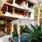 Salty Enthusiasts Share House & Villas