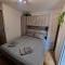 2 Bedrooms Studio Flat with EV charge for short stay