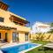 VILLA WITH 4 BEDROOMS AND PRIVATE HEATED POOL