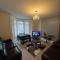Newcastle, fully equipped kitchen 4 bedrooms, 3 king & 2 single beds, 5 minutes to city centre
