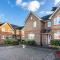 Woking, Knaphill - 2 Bed House - Parking & Garden