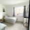 4 bedroom property close to the Harry Potter studio and Watford junction