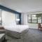 Bahia Mar Fort Lauderdale Beach - DoubleTree by Hilton - Habitación King Con Ducha Roll-In - Movilidad Accesible
