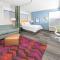 Home2 Suites By Hilton Newark Airport - Queen Studio - Mobility Access/Non-Sroking