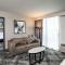 DoubleTree by Hilton Washington DC North/Gaithersburg - Suite King De Un Dormitorio Con Balcón
