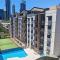 City & lakeside with free parking, pool and 10 mins walk into the City