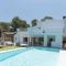 Calma Villa. Chalet de lujo, jacuzzi y piscina