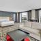 Hilton Miami Downtown - Junior King Suite With Seating Area