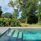Lodge belle nature, piscine privée, grand jardin, 900 m de la plage de grande anse
