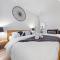 3 Bedroom Flat in Haymarket London Sleeps 14 HY1