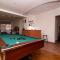 Shared Retro Vintage Luxury Apartment