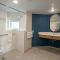 Hotel Landy Orlando Universal Blvd, a Tribute Portfolio Hotel - Standard King Room With Roll-In Shower - Mobility Accessible