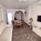 Center 2Br Apt w/ parking and 250m walk from beach