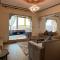 شقة مميزة وسط المدينة Distinctive apartment in the city center Apartamento distintivo en el centro de la ciudad