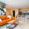 Chic Cozy Retreat - 2BR - Stunning North End Views