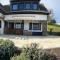 Eifel Landhaus Panoramablick unter der Burg Olbrück mit Sauna Hottub großer Terrasse und Garten Ideal für Familien