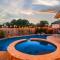 Luxurious Oasis w Serene Pool, Games & Fire pit