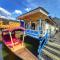 Pasadona Floating Houseboat