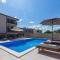 Apartments Villa Milas with pool