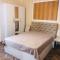 Surami Guest House Shorety
