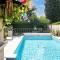 Appartement charmant proche d'Avignon avec piscine privée