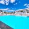 Luminosa vivienda vacacional con vista a la piscina