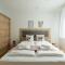 1BR with Balcony, Urban Style by HM