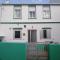 3 Bed House Sleeps 6 Pet-Friendly with Terrace