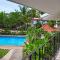 2-BD Unit with Pool 2 Blocks from Beach