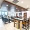 Holiday Inn Express & Suites - Calgary Airport Trail NE, an IHG Hotel