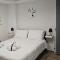Black & White Luxury Rooms
