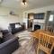 Chalet 192, Hemsby - Two bed chalet, sleeps 5, pet friendly, bed linen and towels included