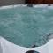 Winter Oase Beheizter Whirlpool Sauna und Kamin