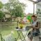 Tongli Slowlife River View Inn