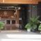 Klaang Muang Hotel (โรงแรมกลางเมือง)