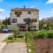 Awesome Apartment In Murter