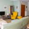 Spacious and comfy apartment by Golden Host