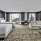 Hilton Miami Downtown - Junior Queen Suite With Bay View