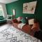 Large Spacious 4 Bedroom House Central Solihull- 10 Mins to NEC JLR BHX HS2 M42 Solihull Bypass and More - Driveway Parking X3