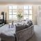 Beautiful 2 Bed Apartment just steps to the Beach