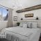 Mystic Mountain Chalet, Heated Outdoor Pool & Hot Tub, Free Parking, Fast Wifi!