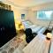 Modern Cozy Home W Free Parking- Close to Downtown & Beach