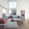 Moderne hus med flotte utemuligheter og parkering