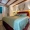 Bernard Deluxe Renovated Peaceful Old Town Gem